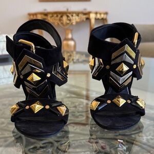 Louis Vuitton Black and Gold Geometric Heels